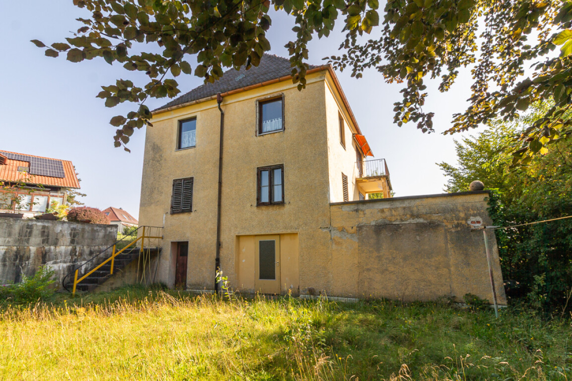 Passau - NATUR PUR IN DER STADT Passau-Neustift: 3.329 m² Grund, bebaut mit EFH Bj. 1933 / Abbruchobjekt