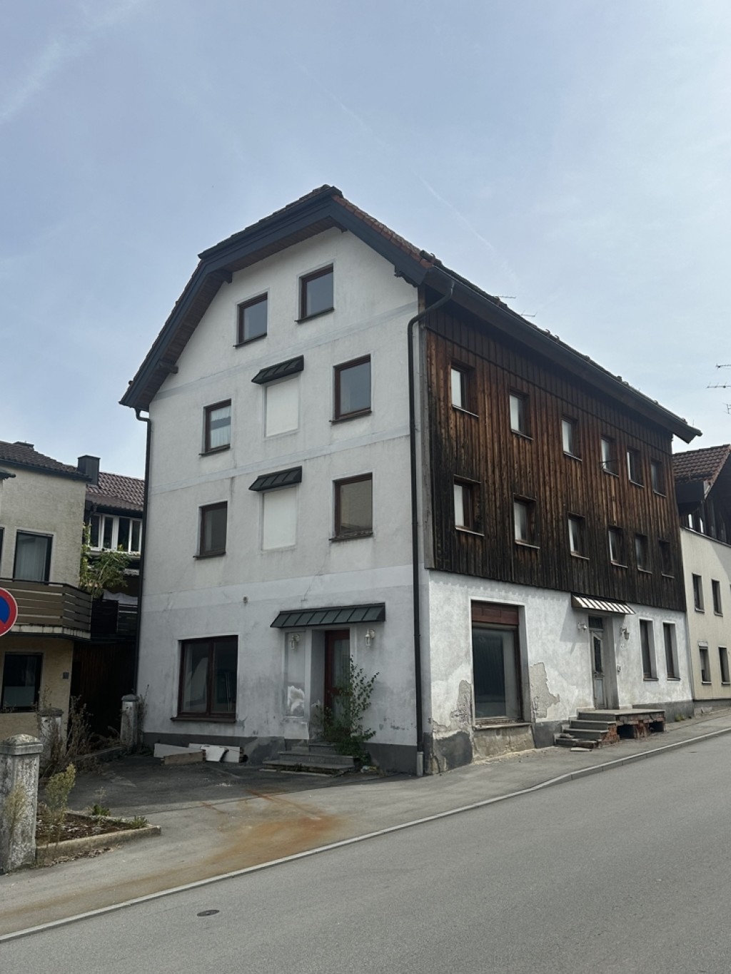 Aidenbach - Renovierungsbedürftiges Mehrfamilienhaus in Aidenbach/Zentrum