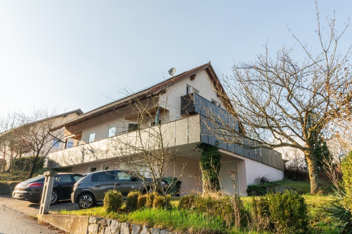 Wörth an der Donau - Wörth/Donau: Einfamilienhaus, Baujahr 1996 mit zwei Garagen