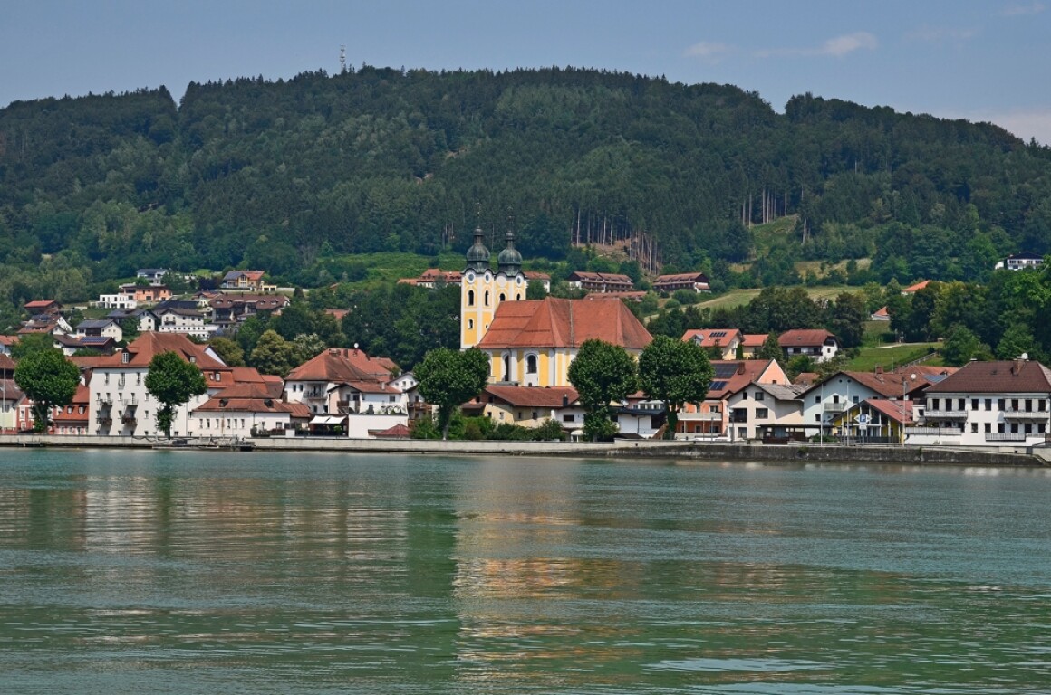 Obernzell - Investoren aufgepasst! Obernzell: Betriebsgebäude, einfache Ausstattung, teilweiser Umbau möglich
