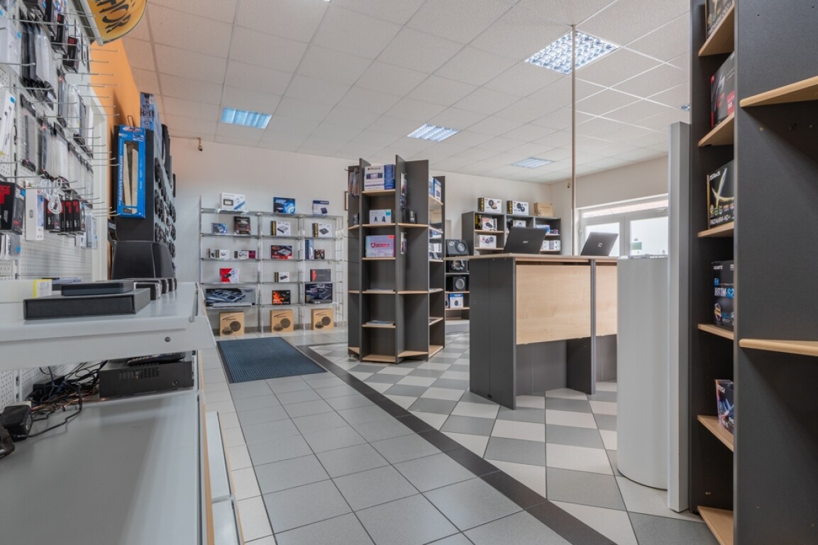 Salzweg - Laden-Bürofläche mitten in Salzweg 2-Zimmer, Toilette und Teeküche