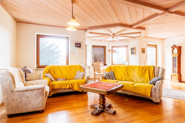 Einfamilienhaus - Ein- bis Zweifamilienhaus in Aidenbach mit Tageslichtbäder, EBK´s, Balkon und Vollkeller