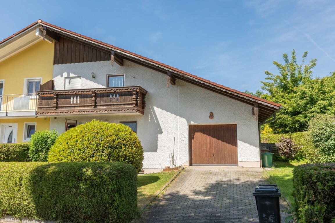 Fürstenzell - Fürstenzell: Vermietete Doppelhaushälfte, Baujahr 1988