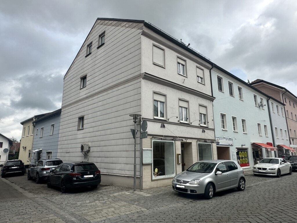 Eichendorf - Wohn-/Geschäftshaus mit Dachterrasse in Eichendorf/Zentrum