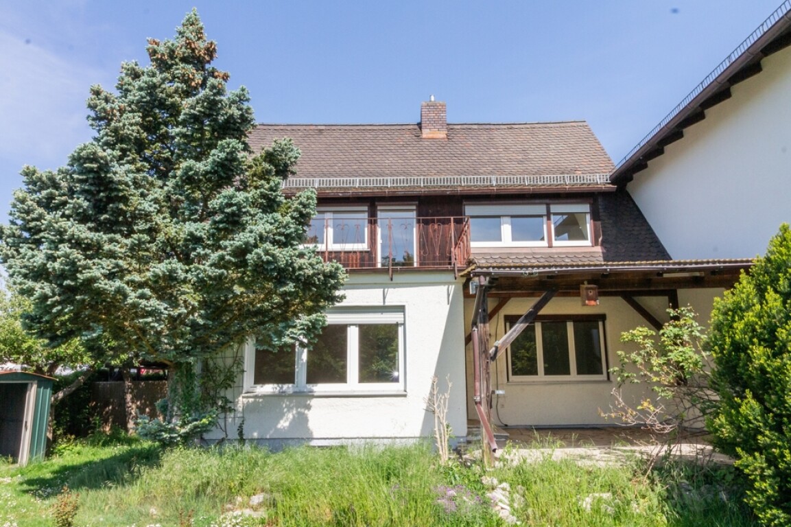 Landshut - Landshut Nähe Zentrum: Doppelhaushälfte, Baujahr 1952, ca. 139 m² Wohnfläche, ca. 549 m² Grund