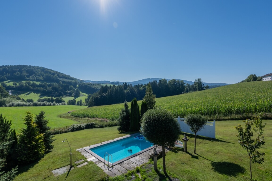 Büchlberg / Solling - Büchlberg-DenkhofRepräsentatives Anwesen mit Gästehaus auf 4.700 m² Grundstück in ruhiger Lage
