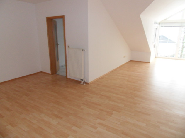 2-Zimmer-Dachgeschosswohnung  - Moderne Wohnung mit großem Dachelement!