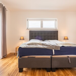 Schlafzimmer (2)
