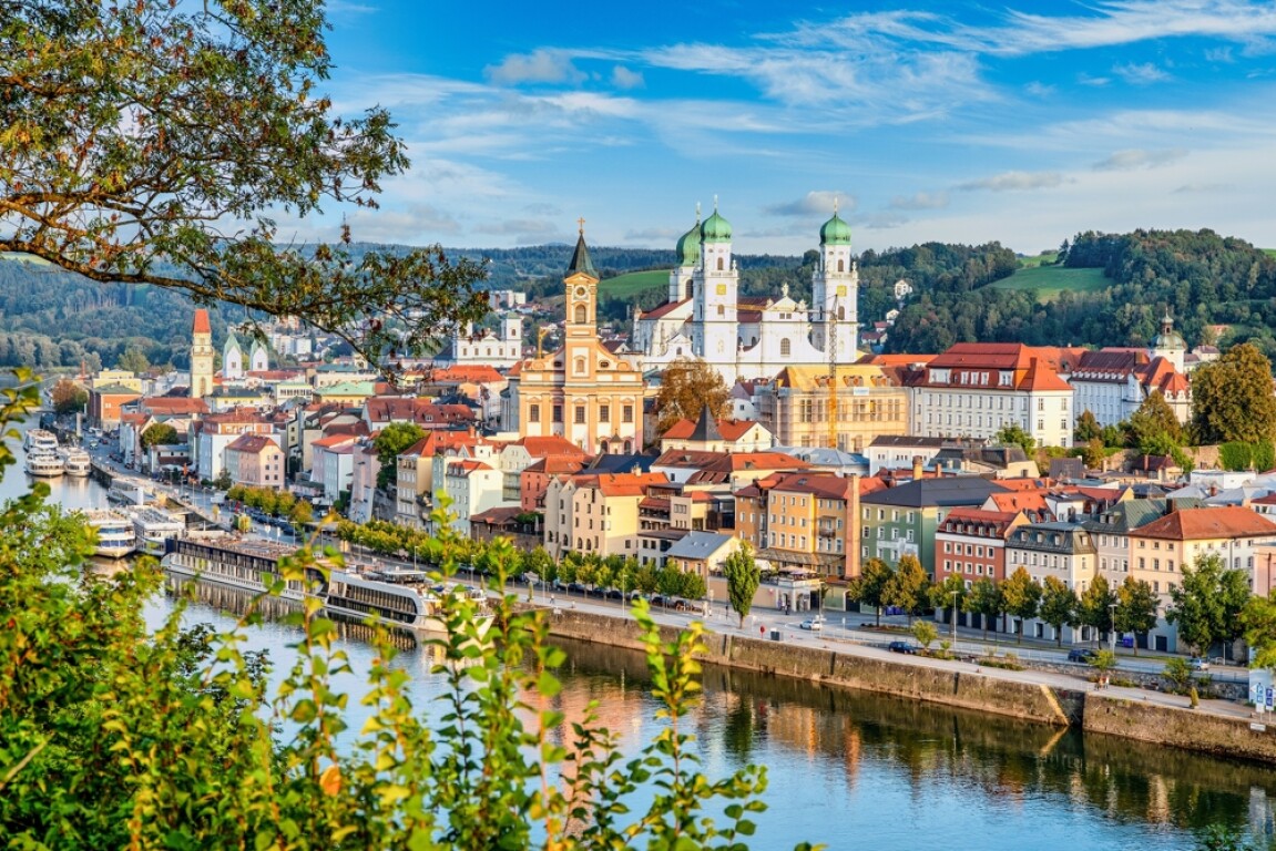 Passau - PASSAU-Fußgängerzone: Solide Kapitalanlage Wohn-/und Geschäftshaus, 2 Gewerbeeinheiten, 7 Wohnungen