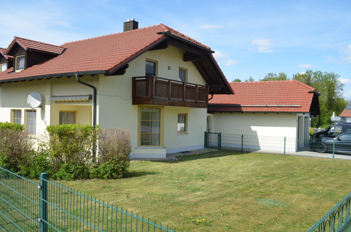 Untergriesbach - Einziehen und Wohlfühlen Gepflegte Doppelhaushälfte mit Garten in ruhiger Wohnlage