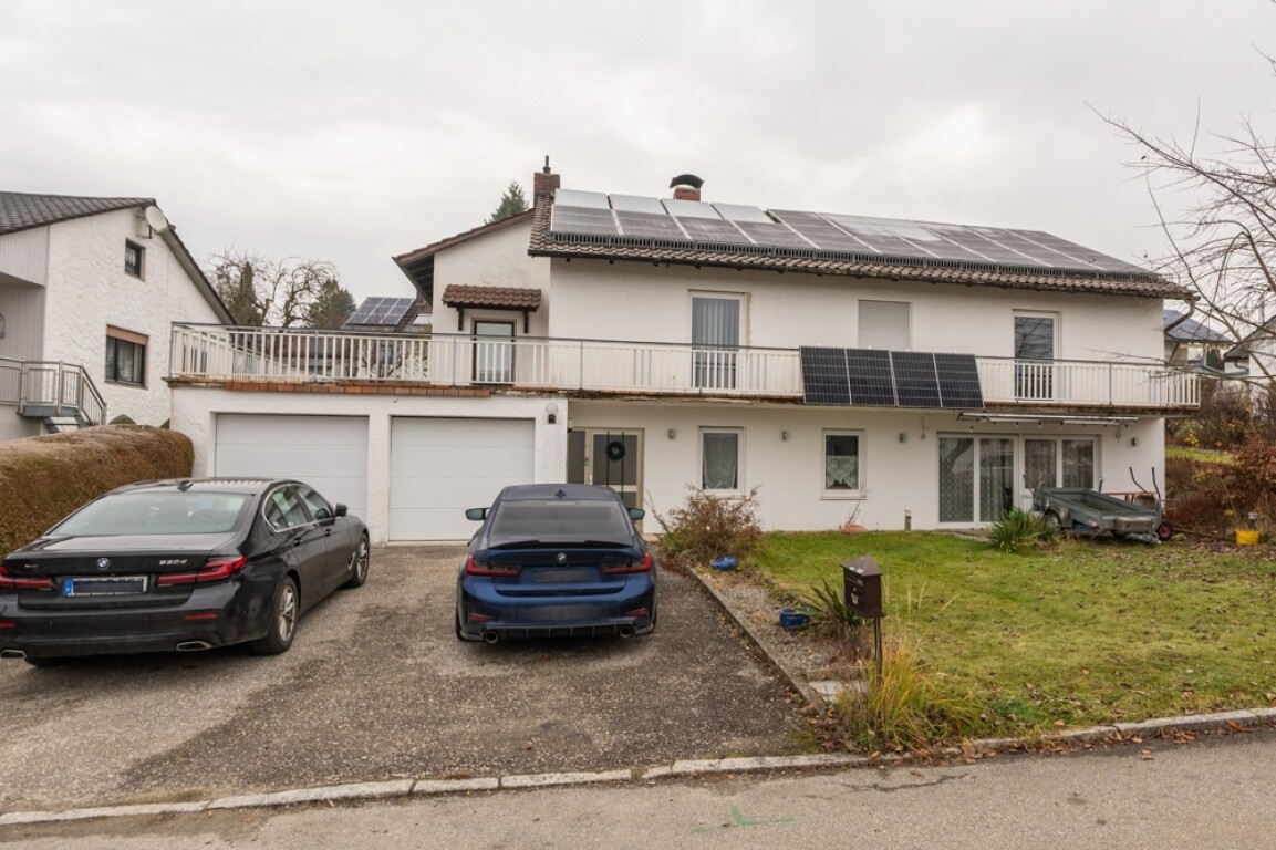 Ortenburg - Großzügiges Einfamilienhaus mit Einliegerwohnung in Ortenburg