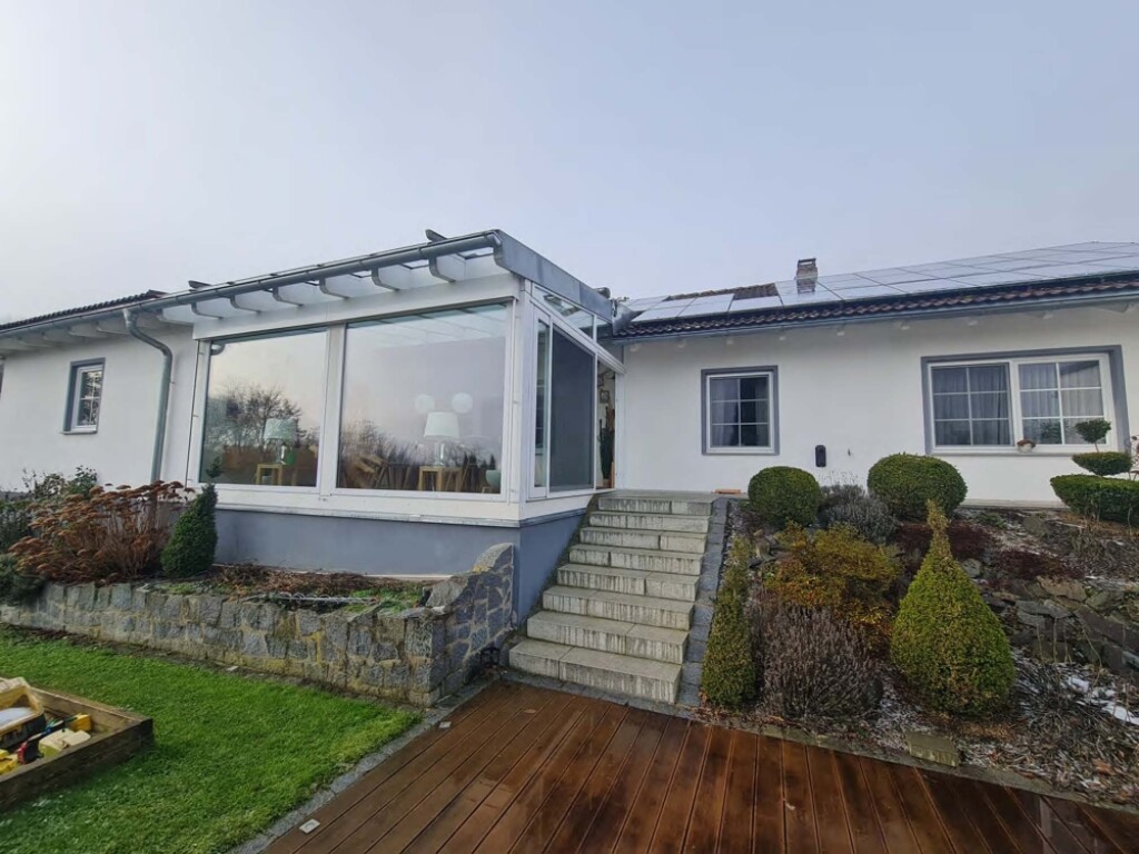 Passau - Passau-Rittsteig: Bungalow mit Wintergarten, Außenpool und separatem 1-Zim.-Appartement, traumhafter Fernblich über die Stadt hinweg