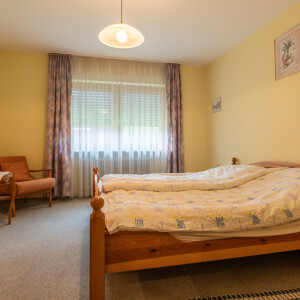 Schlafzimmer (UG)
