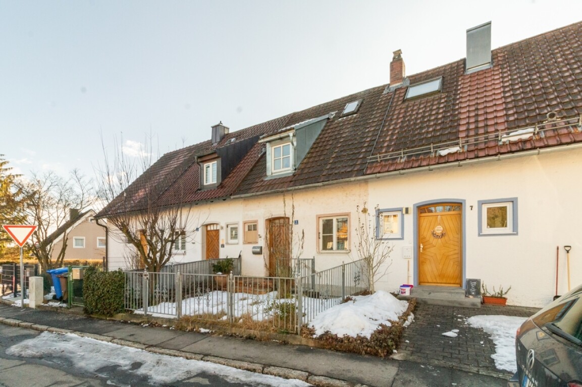 Passau - Passau-Hacklberg, Maximilianstr. 5: Reihenmittelhaus – 45 m² Wohnfläche, Erbpachtvertrag bis 2049