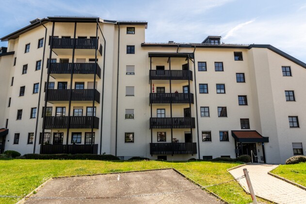3-Zimmer-Wohnung - LEBENSRAUM NACH MASS 3-Zimmer-Wohnung mit Sonnenbalkon und Tiefgaragenstellplatz in Passau-Grubweg