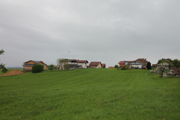 Baugrundstück - Gemeindegebiet Thyrnau: 639 m² Bauland + 3.646 m² Landwirtschaftsfläche in Weilerlage/Fernblick