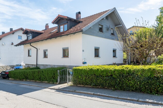 Zweifamilienhaus - Teilrenoviertes Ein- bis Zweifamilienhaus in Hutthurm
