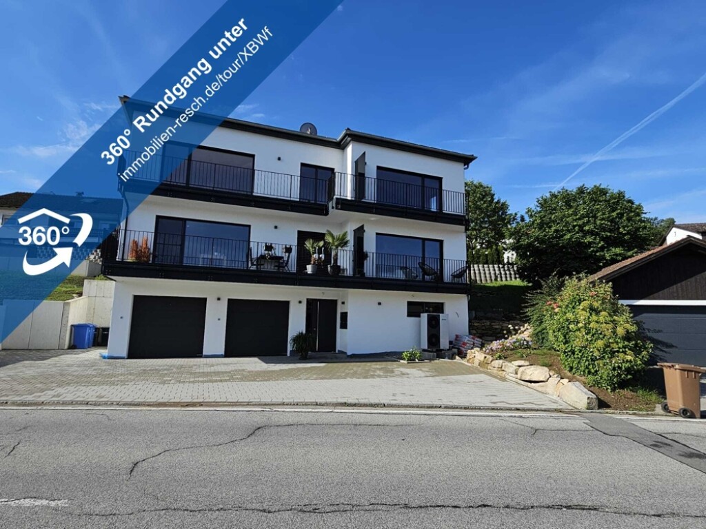 Wohnen mit Weitblick Neuwertige 2-Zimmer-Wohnung mit Tageslichtduschbad, EBK und Balkon