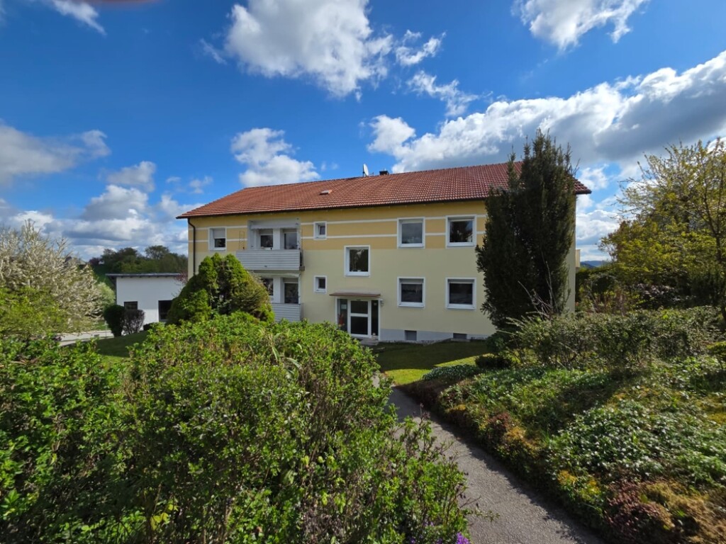 Neuburg am Inn - Neuburg am Inn: 4-Parteienhaus mit großem Grundstück und Entwicklungspotential bei Passau