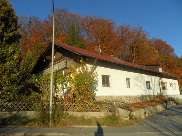 Doppelhaus - Stark renovierungsbedürftiges Doppelhaus in Nammering 
