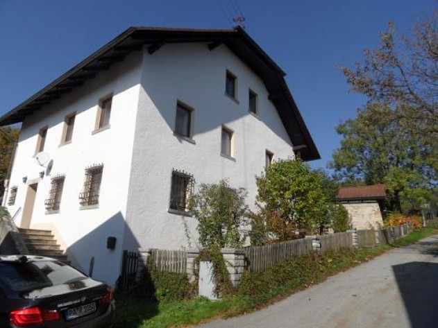 Zweifamilienhaus - Zweifamilienhaus mit ausgebautem Dachgeschoss Nähe Hauzenberg