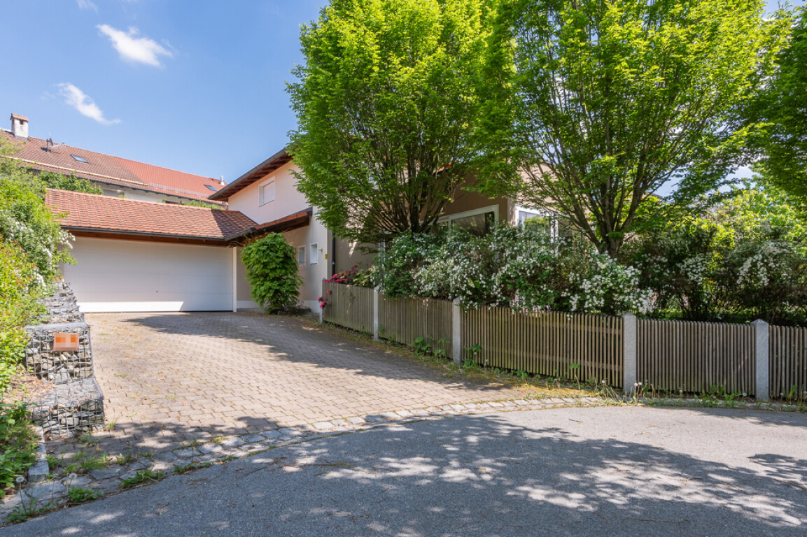 Passau-Süd Fürstenzell: Einfamilienhaus mit separatem Gästehaus, 1.900 m² Grund und Schwimmteich
