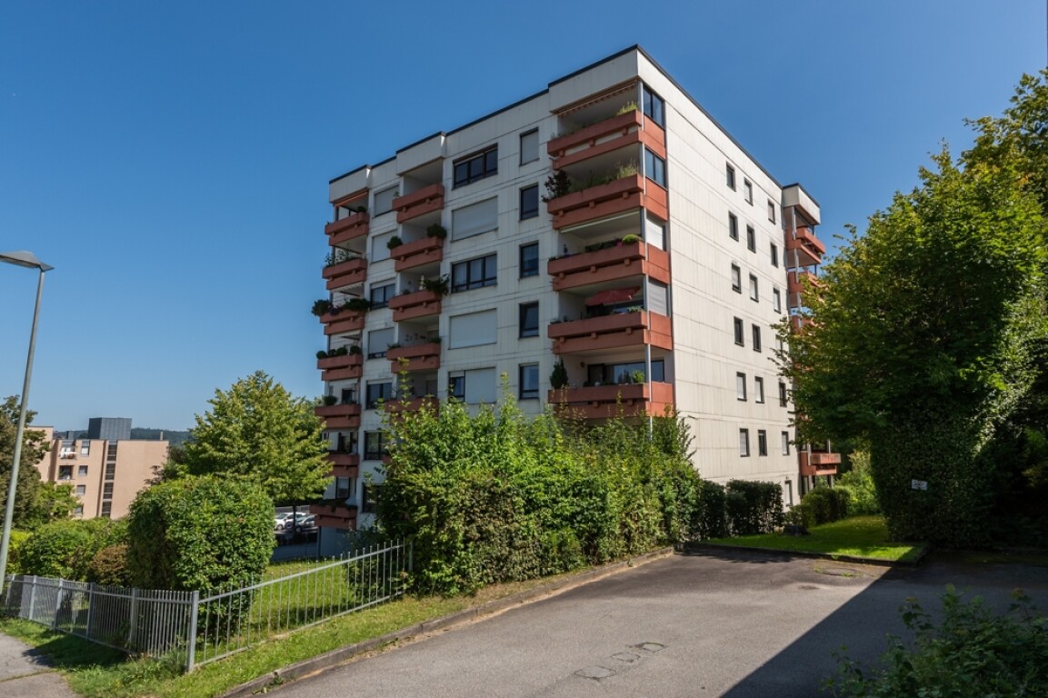 Passau - Passau – Innstadt – Göttweiger Straße 2-Zimmer-Wohnung mit offenen Wohn-Kochbereich, Wannenbad und Balkon