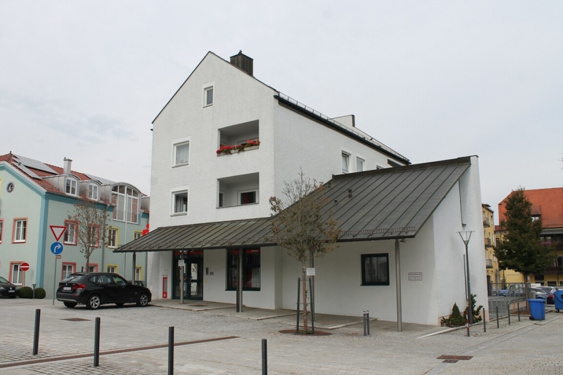 Fürstenzell - Direkt in Fürstenzell Gemütliche 4-Zimmer-Wohnung mit Loggia und Tageslichtduschbad