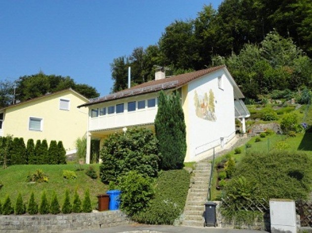 Einfamilienhaus - Renoviertes großzügiges Einfamilienhaus in Fürstenstein 