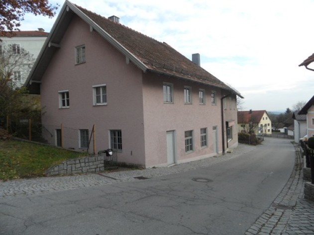 Wohn-/Geschäftsgebäude - Renovierungsbedürftiges Wohn-/Geschäftsgebäude in Garham/Zentrum 