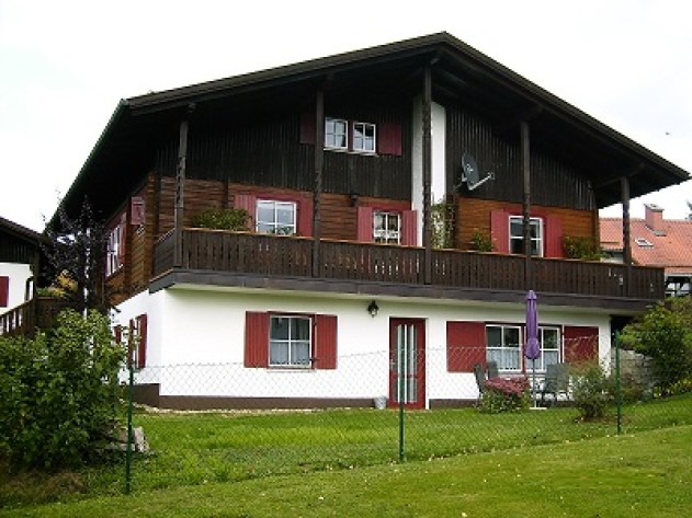 Einfamilienhaus mit Einliegerwohnung - Großzügiges Einfamilienhaus mit Einliegerwohnung in Hutthurm  