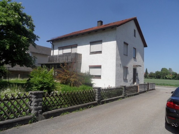 renovierungsbedürftiges Zweifamilienhaus - Renovierungsbedürftiges Zweifamilienhaus in Pocking