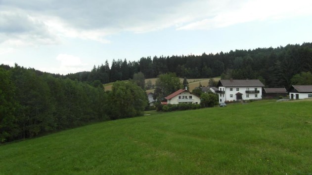 Baugrundstück - Nähe Hutthurm: 4.034 m² Grund mit Bauplatz für ein Ein/Zweifamilienhaus 