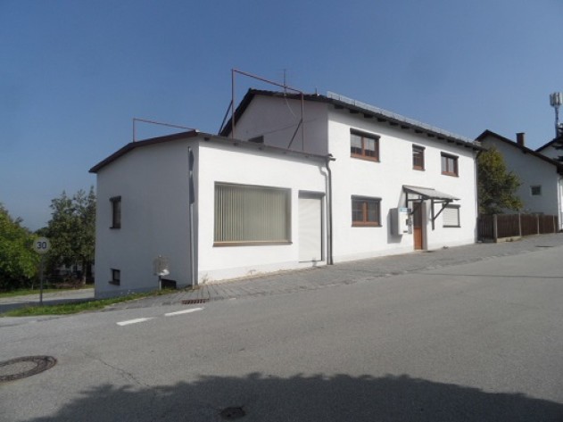 Einfamilienhaus mit Anbau in Alkofen - Einfamilienhaus mit Anbau in Alkofen