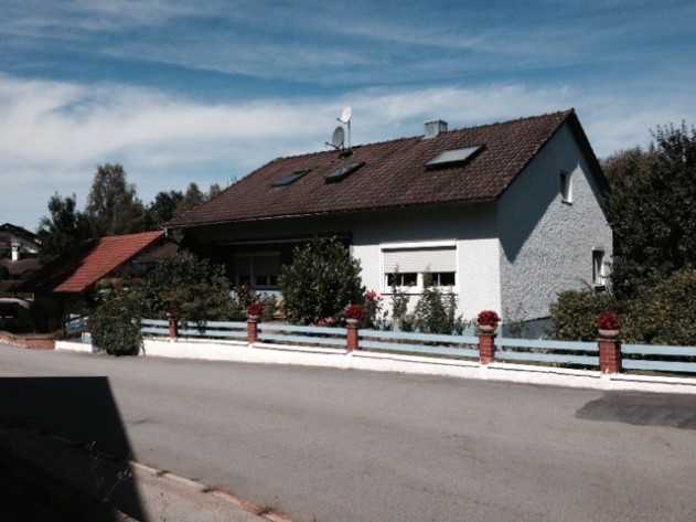 Haus mit 7 Zimmern - Ruderting: Großfamilie aufgepasst! Haus - 7 Zimmer - 3 Wohnungen möglich