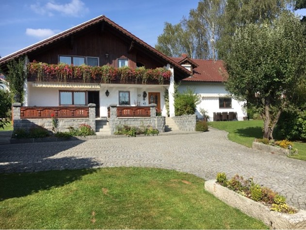 Großzügiges Zweifamilienhaus Nähe Hutthurm - Großzügiges Zweifamilienhaus Nähe Hutthurm