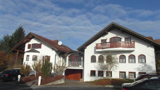 Anwesen für Wohnung und Büro - Gemeinde Tiefenbach: Anwesen für Wohnen und Büro oder Großfamilie