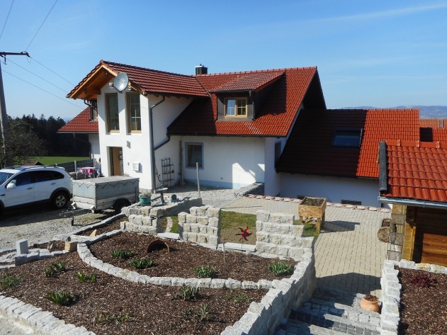 Großzügiges Zweifamilienhaus - Großzügiges Zweifamilienhaus in Liebhaberlage mit gigantischem Fernblick in Passau Ost ca. 15 km 