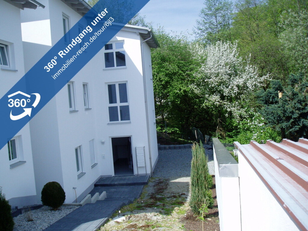 Passau - Modern Wohnen in Topp Lage 3-Zimmer-Dachgeschoss-Wohnung mit EBK, Vollbad und Südbalkon
