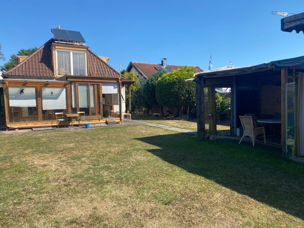 Plattling - Plattling: Einfamilienhaus mit Wintergarten, Kachelofen und 2 Tageslichtduschbädern