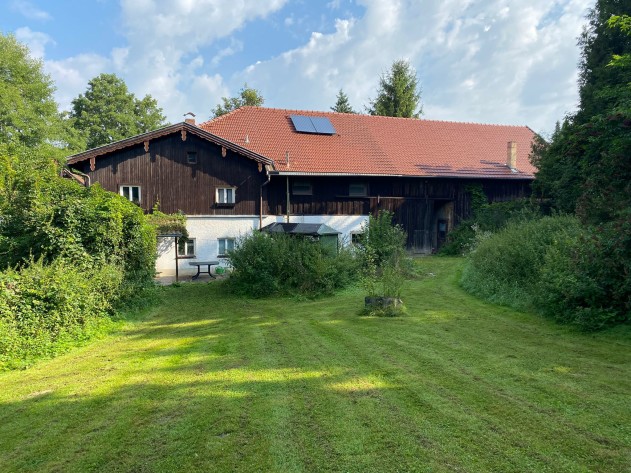 Einfamilienhaus - Renovierungsbedürftiges Anwesen in Pleinting