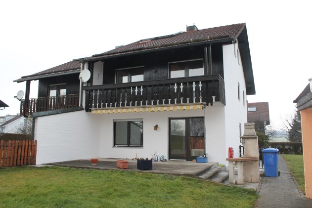 Einfamilienhaus-Doppelhaushälfte - FAMILIENTRAUM – PASSAU-GRUBWEG: Einfamilienhaus/Doppelhaushälfte 5 Zimmer, schöner Garten, 2 Garagen